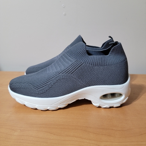 Ezkrwxn Slip On Walking Shoe - Picture 3 of 8